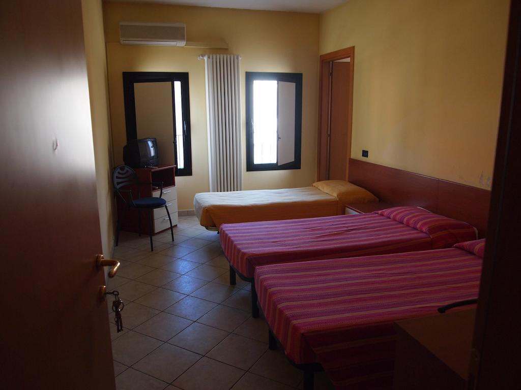Hotel Caffetteria Dell'Angolo Borghetto Secondo Habitación foto